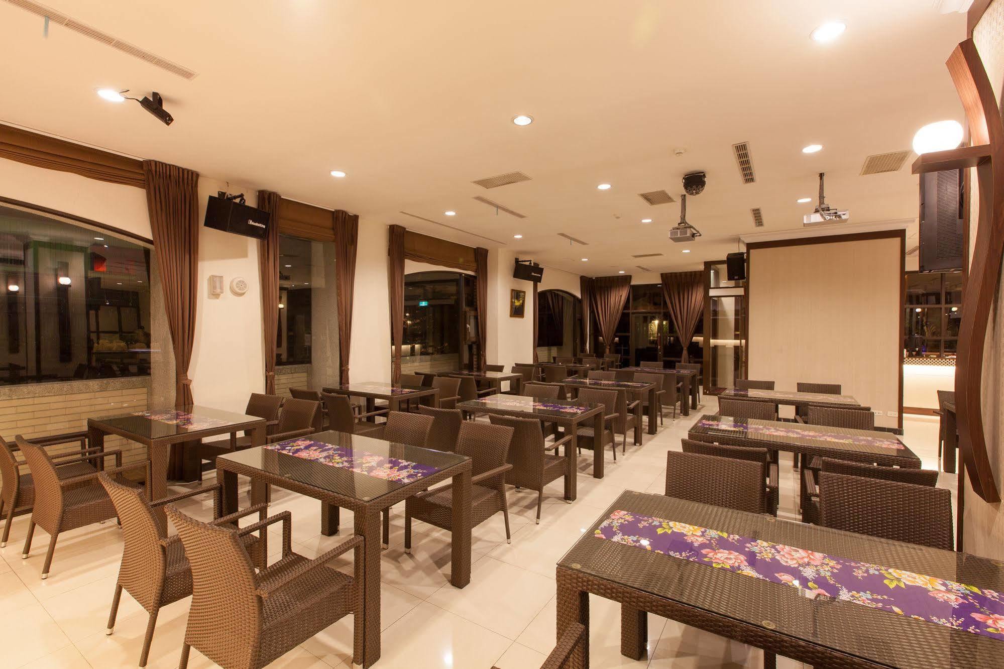 F Hotel - Tam Nghĩa Ngoại thất bức ảnh